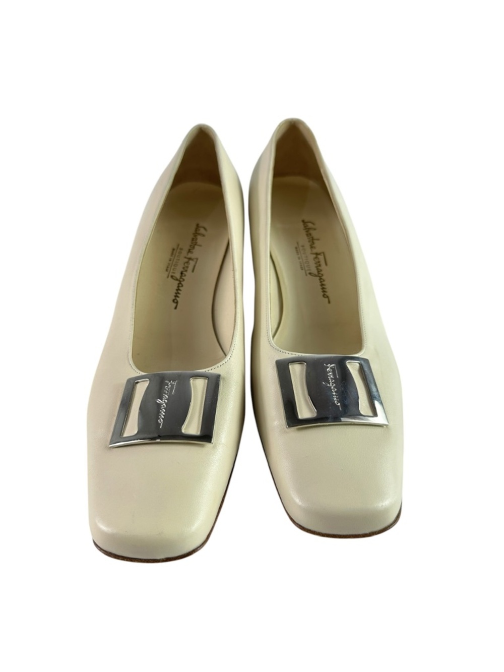 Genuine Vintage SALVATORE FERRAGAMO Vara Cream Leather Heels 9 B Made In Italy
